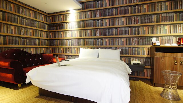 カラーズ インフィニティ イン (千彩格精品旅店)