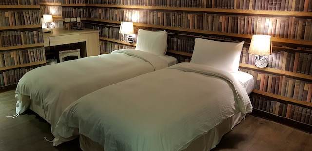 カラーズ インフィニティ イン (千彩格精品旅店)