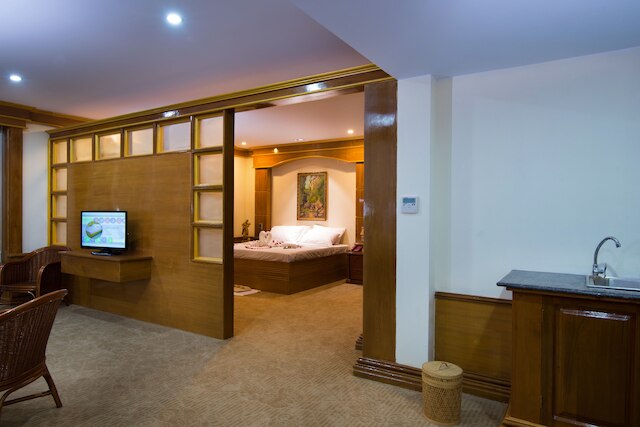 Su Tine San Royal Palace Hotel