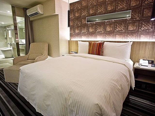 ヴィア ホテル チョンシャオ (丰居旅店忠孝館)