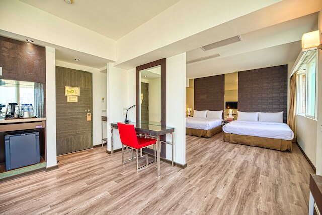 ジー リー ホテル (日立大飯店)