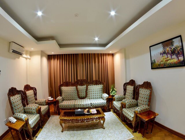 ゴールデン バタフライ ホテル