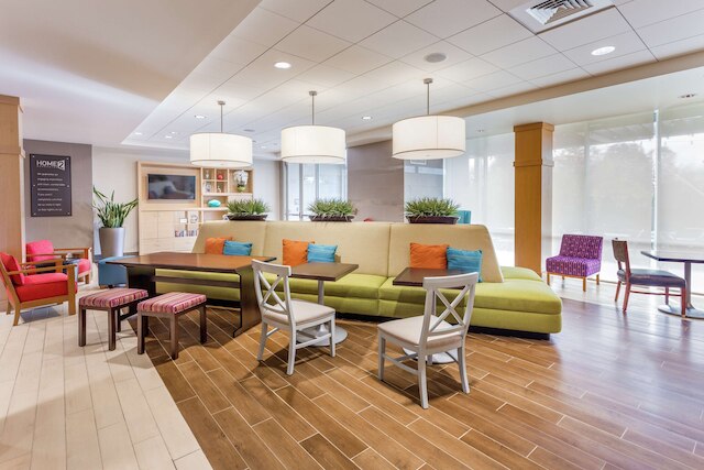 ホーム 2 スイーツ バイ ヒルトン アルバニー ウルフ ロード