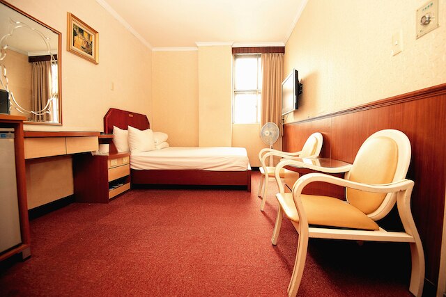 ニュー メイ フラワー ホテル