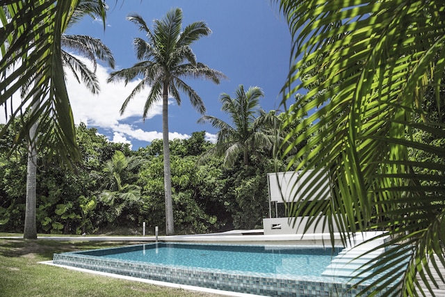 JUSANDI (ユサンディ)