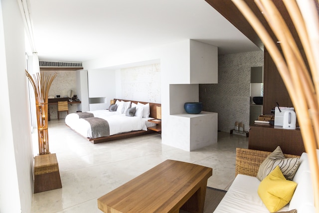 JUSANDI (ユサンディ)