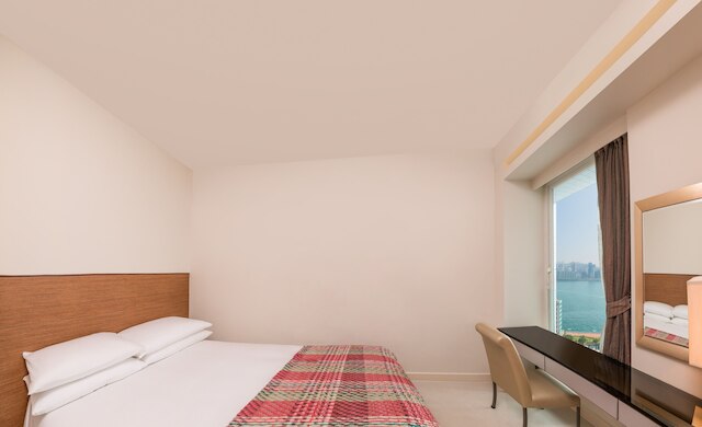 カオルーン ハーバーフロント ホテル (九龍海湾酒店)