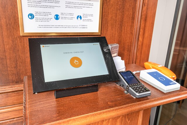 アドヴァステイ バイ キングス