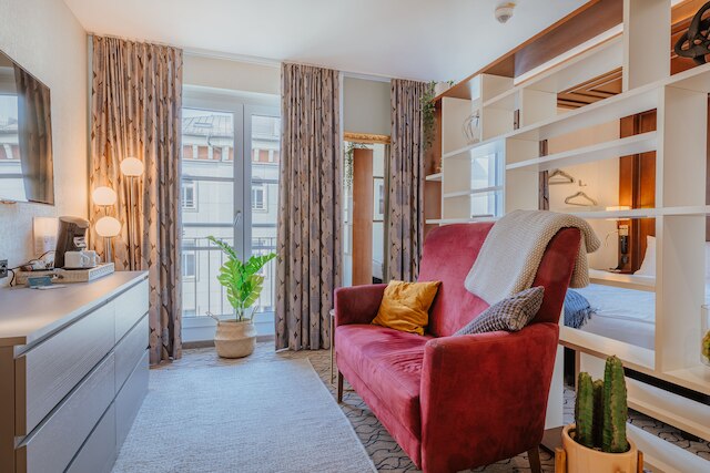 アドヴァステイ バイ キングス