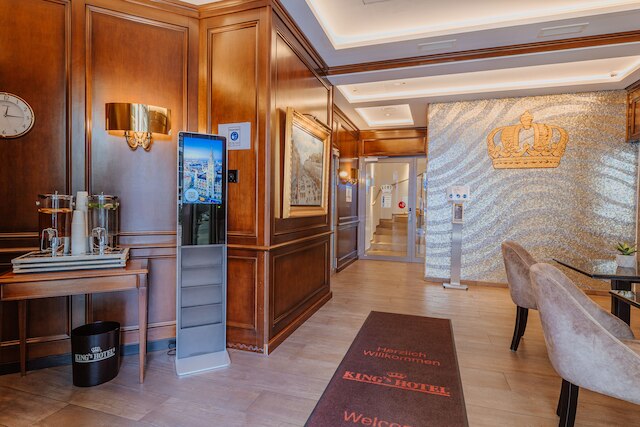 アドヴァステイ バイ キングス