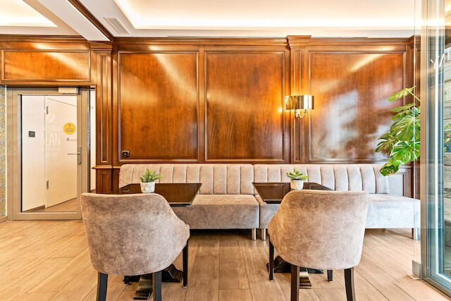 アドヴァステイ バイ キングス