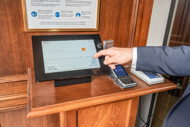 アドヴァステイ バイ キングス