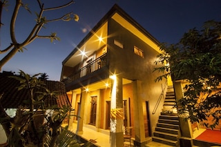 トゥブサヤ ホームステイ