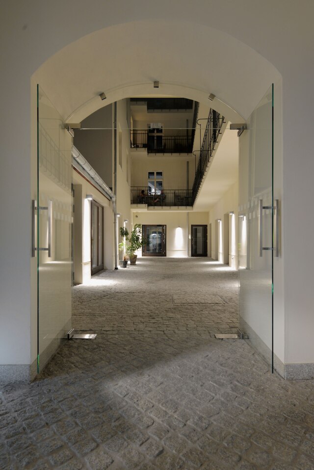 ストラドニア サービスド アパートメンツ