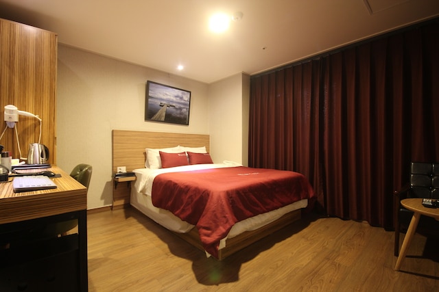 ホテル ザ メイ