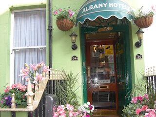 アルバニー ホテル