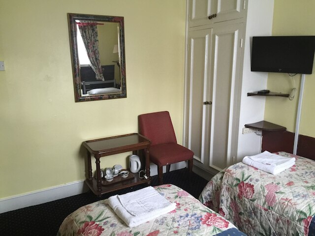 アルバニー ホテル