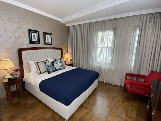 フォー ドアーズ ホテル