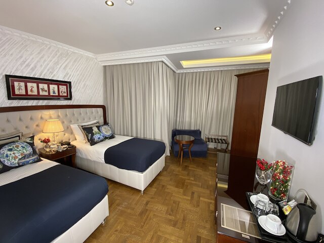 フォー ドアーズ ホテル