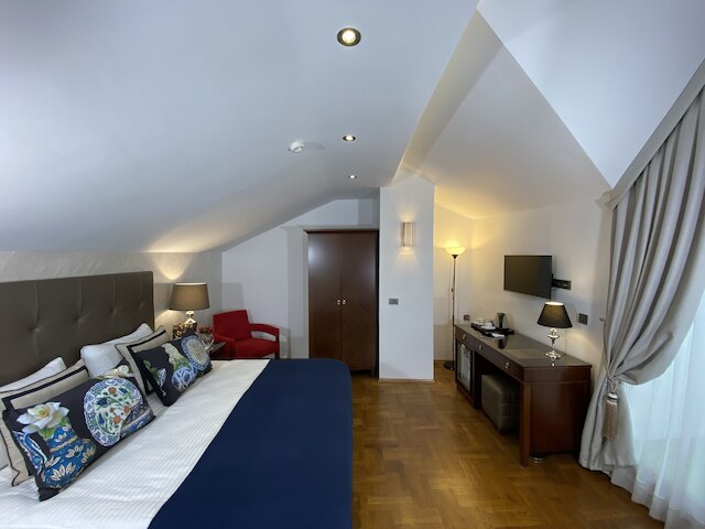 フォー ドアーズ ホテル