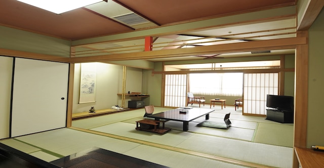 にっしょうかん新館 梅松鶴