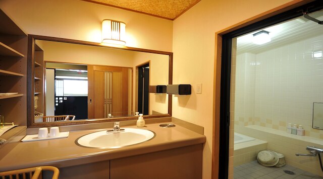 にっしょうかん新館 梅松鶴