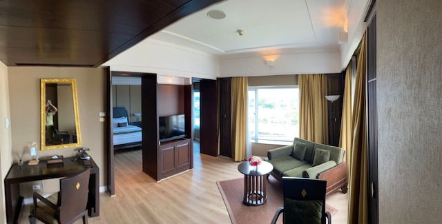 クルンシリ リバー ホテル