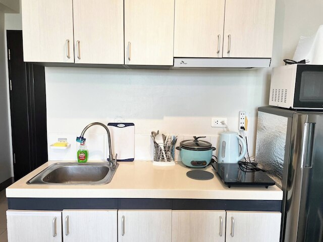 スタジオタイプ コンド イン ラプラプシティ ウィズ プライベートプール アンド BBQ エリア