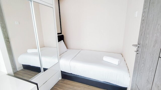 2ベッドルーム アパートメント ニア ウナイア アット タマン メラティ スラバヤ