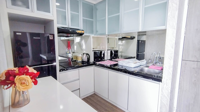 2ベッドルーム アパートメント ニア ウナイア アット タマン メラティ スラバヤ