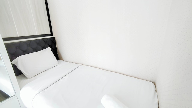 2ベッドルーム アパートメント ニア ウナイア アット タマン メラティ スラバヤ