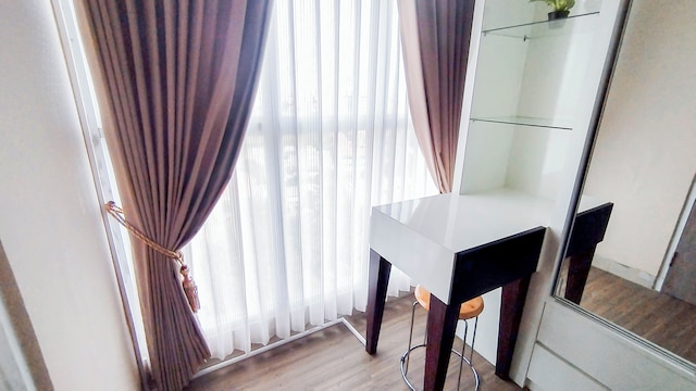 2ベッドルーム アパートメント ニア ウナイア アット タマン メラティ スラバヤ