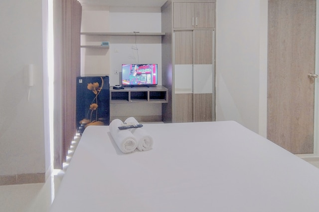 シンプリー デザイン スタジオ アット タマン メラティ スラバヤ アパートメント