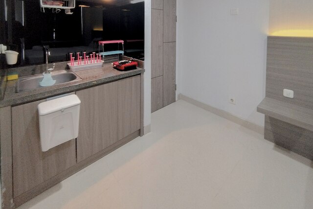 シンプリー デザイン スタジオ アット タマン メラティ スラバヤ アパートメント