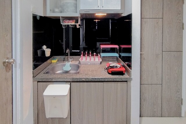 シンプリー デザイン スタジオ アット タマン メラティ スラバヤ アパートメント