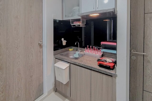 シンプリー デザイン スタジオ アット タマン メラティ スラバヤ アパートメント