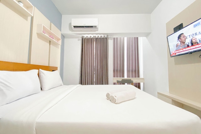 シンプル ホワイト スタジオ アパートメント アット ジ アルトン スマラン