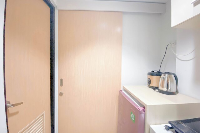 シンプル ホワイト スタジオ アパートメント アット ジ アルトン スマラン