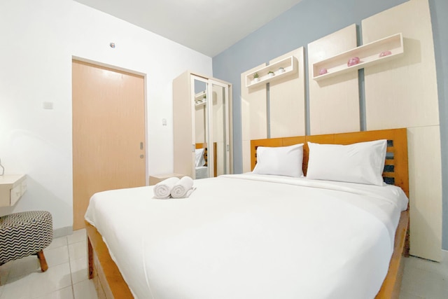 シンプル ホワイト スタジオ アパートメント アット ジ アルトン スマラン