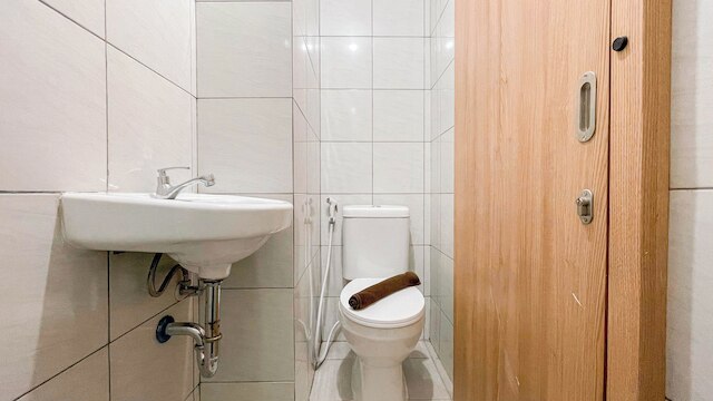 シンプル スタジオ (ノー キッチン) バンダラヤ - タラサ シティ マカッサル アパートメント