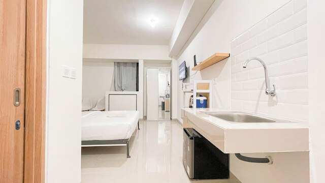 シンプル ルック スタジオ (ノー キッチン) ニア ウンハス バンダラヤ - タラサ シティ マカッサル アパートメント