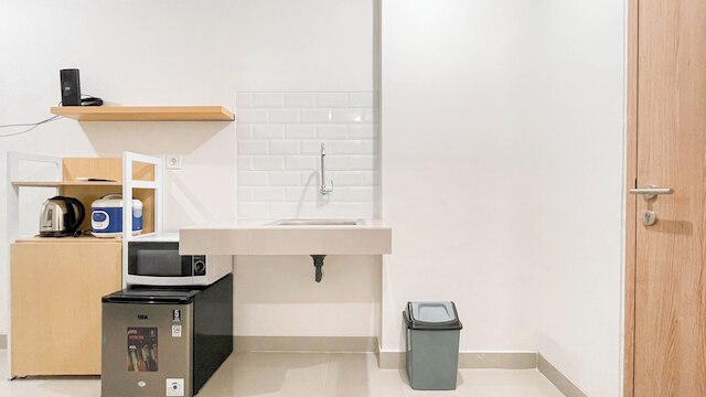 シンプル ルック スタジオ (ノー キッチン) ニア ウンハス バンダラヤ - タラサ シティ マカッサル アパートメント