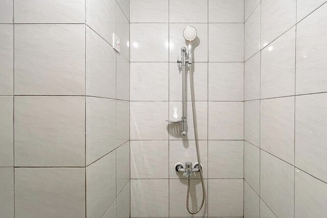 ミニマリスト スタジオ (ノー キッチン) ニア ウンハス バンダラヤ - タラサ シティ マカッサル アパートメント