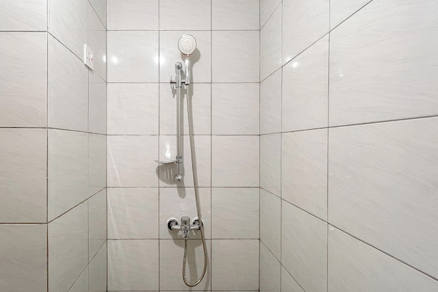 スタジオ ルーム (ノー キッチン) アパートメント ニア ウンハス バンダラヤ - タラサ シティ マカッサル