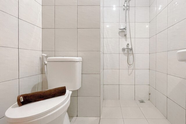 スタジオ ルーム (ノー キッチン) アパートメント ニア ウンハス バンダラヤ - タラサ シティ マカッサル