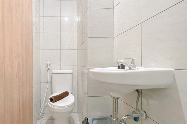 シンプル スタジオ (ノー キッチン) バンダラヤ - タラサ シティ マカッサル アパートメント ニア ウンハス