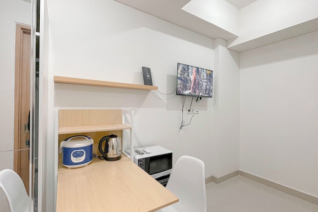 アフォーダブル スタジオ (ノー キッチン) ニア ウンハス バンダラヤ - タラサ シティ マカッサル アパートメント