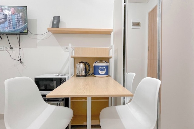 アフォーダブル スタジオ (ノー キッチン) ニア ウンハス バンダラヤ - タラサ シティ マカッサル アパートメント