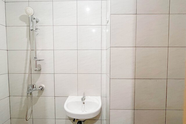 シンプル ニュートラル スタジオ (ノー キッチン) バンダラヤ - タラサ シティ マカッサル アパートメント