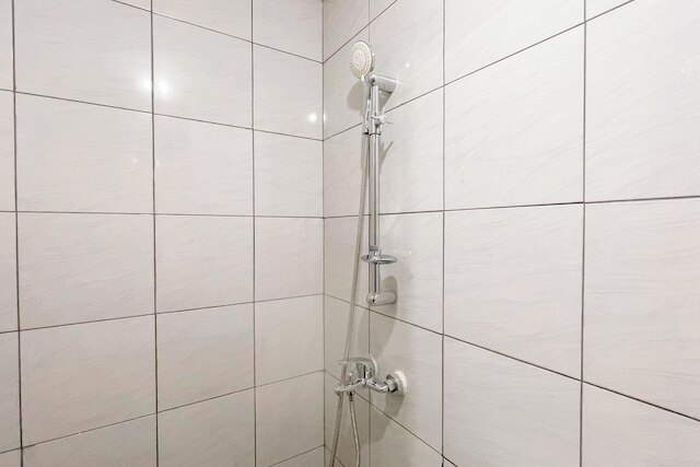 シンプル ニュートラル スタジオ (ノー キッチン) バンダラヤ - タラサ シティ マカッサル アパートメント